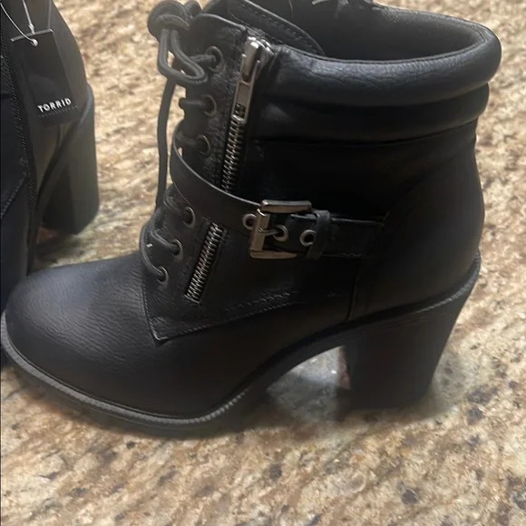 Torrid Black Ankle Boots with Zipper Detail - Picture 4 of 7